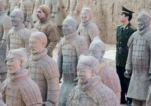 《德國人混進兵馬俑》10周年 現在看還是覺得公安很可憐w 《德國人混進兵馬俑》10周年 現在看還是覺得公安很可憐w
