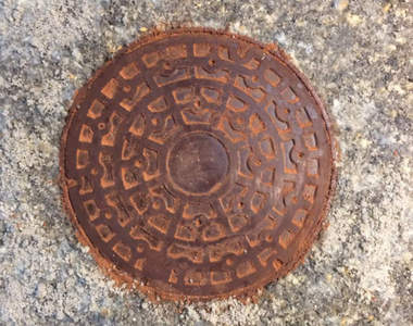 《可以吃的人孔蓋》完全再現道路光景的巧克力也適合情人節告白嗎w 《可以吃的人孔蓋》完全再現道路光景的巧克力也適合情人節告白嗎w