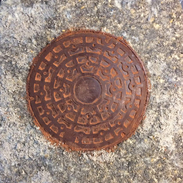 《可以吃的人孔蓋》完全再現道路光景的巧克力也適合情人節告白嗎w