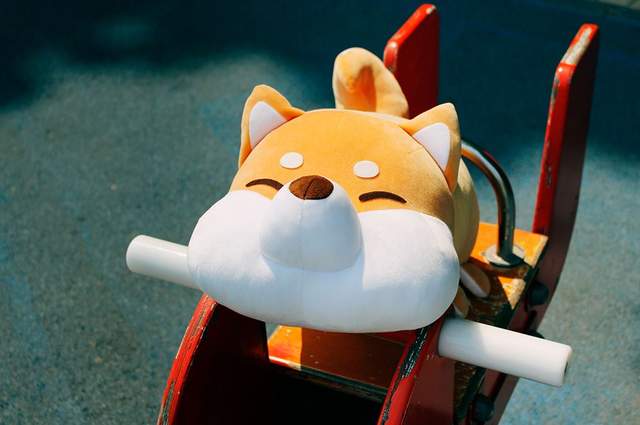 大人氣《超軟萌秋田犬玩偶》隨便你捏臉它都不會生氣唷XD