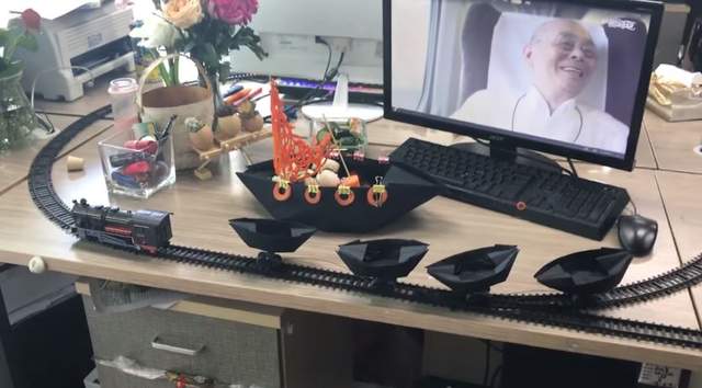 別小看辦公室女孩的威力《如何在辦公室做迴轉壽司》好..簡單！