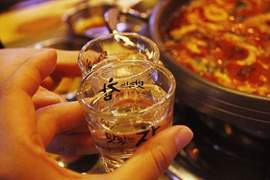 你知道《從喝什麼酒可以看出個性》嗎?喜歡烈酒的人比較愛...... 你知道《從喝什麼酒可以看出個性》嗎?喜歡烈酒的人比較愛......
