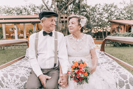 《結婚60年後第一次拍婚紗照》每對伴侶的人生目標。・゚・(ノД`)・゚・。 《結婚60年後第一次拍婚紗照》每對伴侶的人生目標。・゚・(ノД`)・゚・。