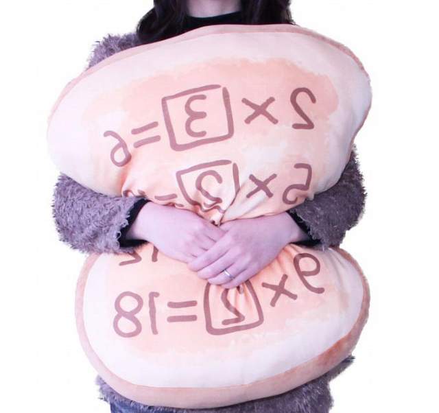 《哆拉A夢軟綿抱枕》HOBBY STOCK 3月推出超可愛的暖心周邊商品