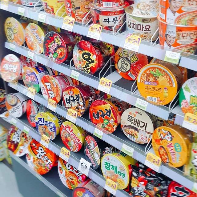 《在日本大熱賣的韓國拉麵》不挑款給我來一碗先(嚼) 《在日本大熱賣的韓國拉麵》不挑款給我來一碗先(嚼)