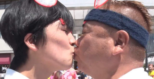 初吻是大叔？《日本藝人出川哲朗奪走國中男生初吻》說不定人家早就很熟練了呢……