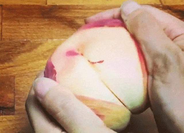 日本推特影片《超完美剝桃子皮》全世界網友都驚呆了Σ(ﾟ△ﾟ；)  