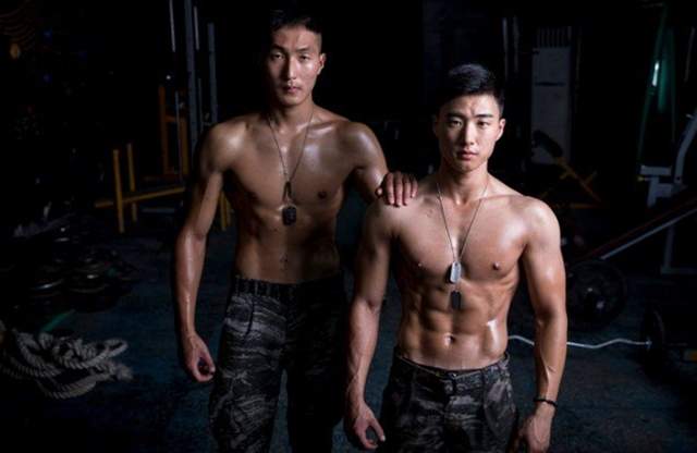 火辣肌情照《韓國海軍陸戰隊曬照引起網路轟動》網友:這尺寸我們可以(๑•̀ㅂ•́)و✧ 火辣肌情照《韓國海軍陸戰隊曬照引起網路轟動》網友:這尺寸我們可以(๑•̀ㅂ•́)و✧