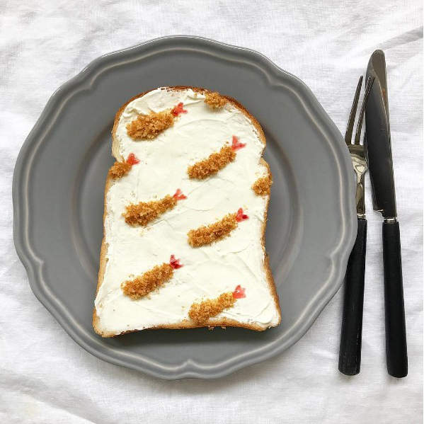 讓餐桌更可愛的方法《彩繪圖案吐司》看到的炸蝦吃進去卻不是炸蝦（？）