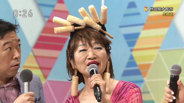 日本大嬸上電視《大秀超乎常理COSPLAY》隨時可以拿根烤米棒填肚子…… 日本大嬸上電視《大秀超乎常理COSPLAY》隨時可以拿根烤米棒填肚子……