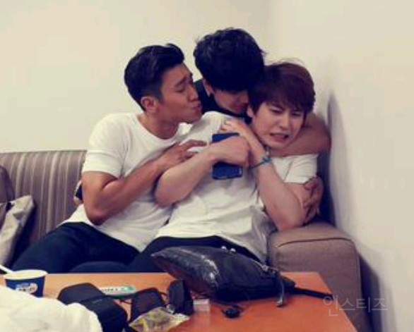 年終決選《票選最強忙內特輯》果然年紀最小就是被各種使喚阿