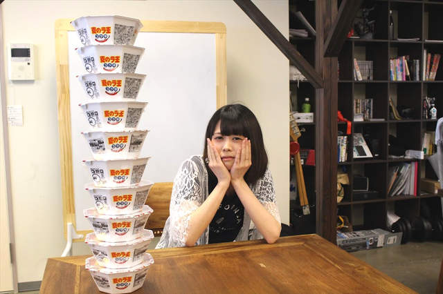 《日清新款泡麵宣傳手法》直接找美少女嗑十碗給你看 《日清新款泡麵宣傳手法》直接找美少女嗑十碗給你看