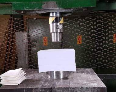 《什麼都能壓的液壓機》這次挑戰1500張紙的壓力粉碎(⊙_⊙) 《什麼都能壓的液壓機》這次挑戰1500張紙的壓力粉碎(⊙_⊙)