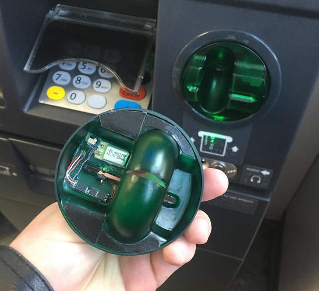 竊資注意《扯到爆的ATM提款機詐騙手法》長這樣一般人根本分不出來啊...