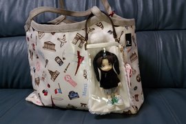 日本百元商店創意《兔寶寶手機套可當小痛包》怕太招搖的話小小一個剛剛好 日本百元商店創意《兔寶寶手機套可當小痛包》怕太招搖的話小小一個剛剛好