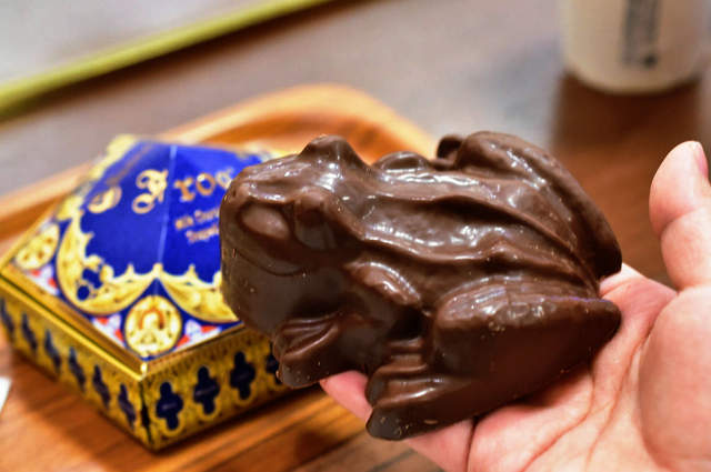 來把《哈利波特巧克力蛙做成蛋糕吃掉》其實做成蛋糕不是重點~重點是... 來把《哈利波特巧克力蛙做成蛋糕吃掉》其實做成蛋糕不是重點~重點是...