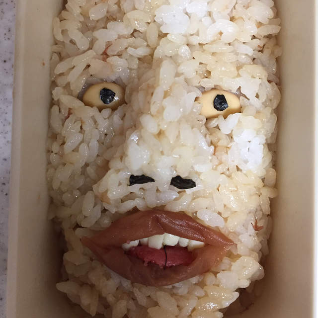 《恐怖人臉便當》開蓋瞬間讓你食慾全失的恐怖視線...... 《恐怖人臉便當》開蓋瞬間讓你食慾全失的恐怖視線......