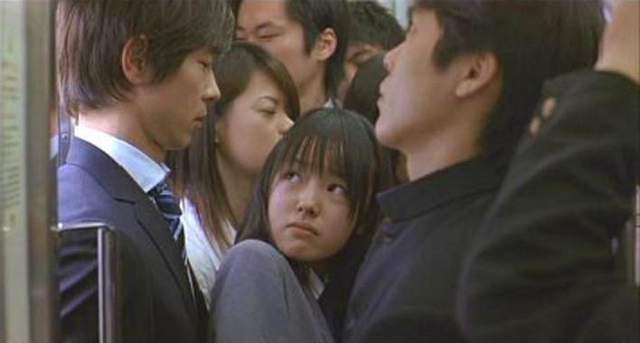 女生眼中《最困擾的電車行為》比性騷擾更討厭的歐吉桑行為究竟是? 女生眼中《最困擾的電車行為》比性騷擾更討厭的歐吉桑行為究竟是?