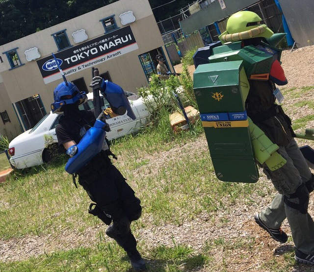 什麼古怪都有的《COSPLAY生存遊戲》開出MS太犯規了吧…… 什麼古怪都有的《COSPLAY生存遊戲》開出MS太犯規了吧……