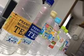 網友實驗《透明飲料猜一猜》在沒有包裝的情況下真能分辨出味道嗎? 網友實驗《透明飲料猜一猜》在沒有包裝的情況下真能分辨出味道嗎?