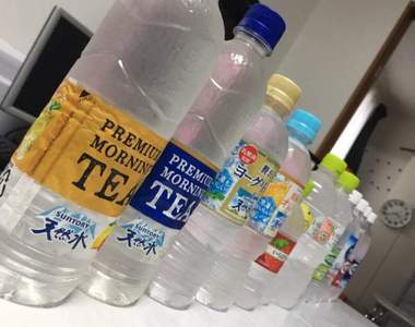 網友實驗《透明飲料猜一猜》在沒有包裝的情況下真能分辨出味道嗎? 網友實驗《透明飲料猜一猜》在沒有包裝的情況下真能分辨出味道嗎?