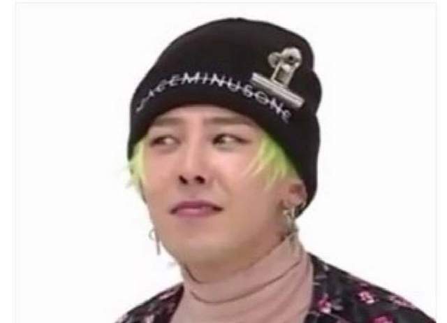 果然穿在他身上就是潮《GD腳上謎樣的襪子》我越來越不懂時尚了