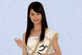《全日本國民美少女》13歲冠軍.井本彩花卻因為音癡引發話題... 《全日本國民美少女》13歲冠軍.井本彩花卻因為音癡引發話題...