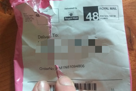 《收到來自中國的奇怪包裹》裡面的東西是有什麼暗示嗎? 《收到來自中國的奇怪包裹》裡面的東西是有什麼暗示嗎?