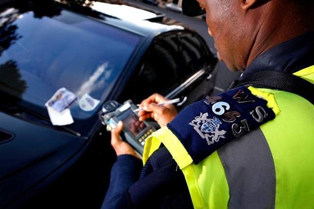 好孩子別學《網友分享如何避免收到停車費》是說用這招也要碰運氣啦XD 好孩子別學《網友分享如何避免收到停車費》是說用這招也要碰運氣啦XD