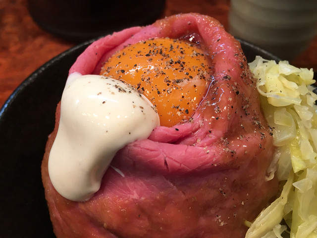 東京《超級生牛肉雞蛋丼飯》光是看到就口水滴成河啦（擦）