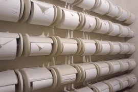 冷知識《捲筒衛生紙應該面向哪一面》到底朝自己還是朝牆壁才對呢? 冷知識《捲筒衛生紙應該面向哪一面》到底朝自己還是朝牆壁才對呢?