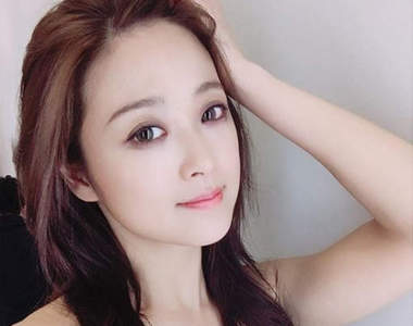 髮型的重要《鈴木奈奈》挽起瀏海的長髮造型完全變成不同人啦啊啊... 髮型的重要《鈴木奈奈》挽起瀏海的長髮造型完全變成不同人啦啊啊...