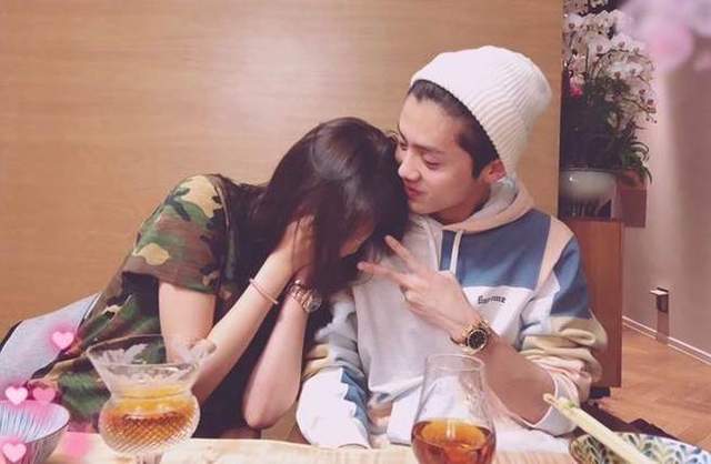 認愛後短短四天《鹿晗最大粉絲後援會宣告脫飯》偶像戀愛果然會天塌