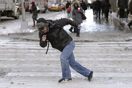 在冰天雪地下《跌倒的動作就像Breaking》看了這些帥氣的姿勢...還是小心走路好了(踩穩) 在冰天雪地下《跌倒的動作就像Breaking》看了這些帥氣的姿勢...還是小心走路好了(踩穩)