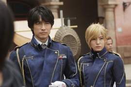 新劇照曝光《鋼之鍊金術師真人電影》羅伊·馬斯坦古&莉莎·霍克愛 新劇照曝光《鋼之鍊金術師真人電影》羅伊·馬斯坦古&莉莎·霍克愛