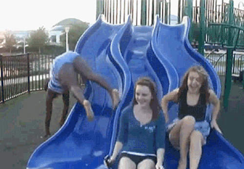 《很有事溜滑梯》看這些人溜～起來感覺好痛啊～～