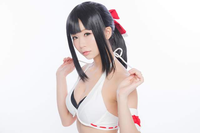 《巫女服泳衣》將神聖的巫女服變成性感大膽的比基尼泳裝