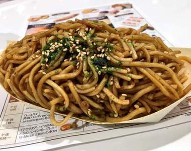 炒麵的逆襲《完全翻轉的炒麵麵包》明明是吃麵包卻還需要筷子ww 炒麵的逆襲《完全翻轉的炒麵麵包》明明是吃麵包卻還需要筷子ww