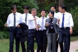 社群話題《韓國新任總統開拍偶像劇?》違和君你跑去哪裡惹ww 社群話題《韓國新任總統開拍偶像劇?》違和君你跑去哪裡惹ww
