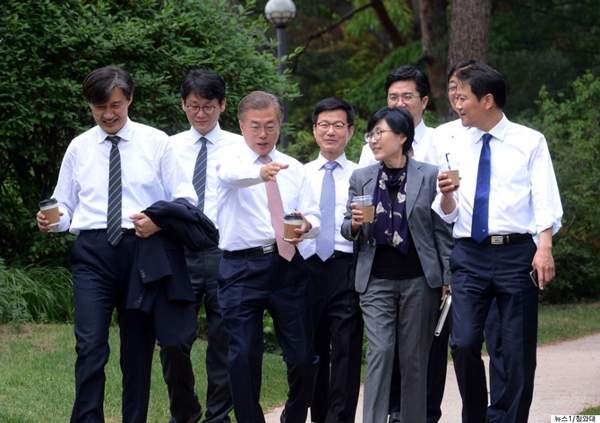 社群話題《韓國新任總統開拍偶像劇?》違和君你跑去哪裡惹ww 社群話題《韓國新任總統開拍偶像劇?》違和君你跑去哪裡惹ww