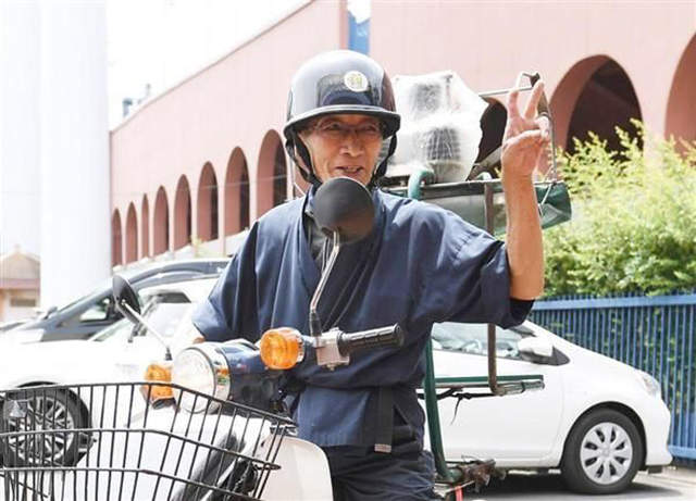 熱門惡搞素材《史上最帥烏龍麵外送員》吃個飯有必要這麼誇張嗎…… 熱門惡搞素材《史上最帥烏龍麵外送員》吃個飯有必要這麼誇張嗎……