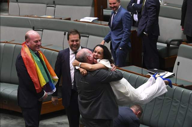 《年度暖心照》災難多的一年 就要多來一點正能量 《年度暖心照》災難多的一年 就要多來一點正能量