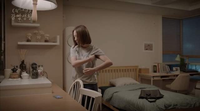 觀眾好怕她激凸《Krystal在鏡頭前脫內衣》視線一不小心就往胸前掃去......