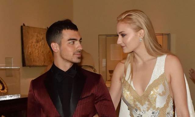 《蘇菲透納與男友訂婚❤》冰與火之歌近期第二度傳好消息~ 《蘇菲透納與男友訂婚❤》冰與火之歌近期第二度傳好消息~