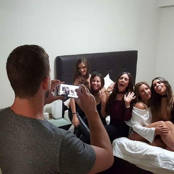 《男友IG》每張女神美照背後都有個辛苦掌鏡的男友 《男友IG》每張女神美照背後都有個辛苦掌鏡的男友