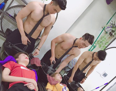 《越南小鮮肉美髮店》剪頭髮還送猛男秀呦~ 《越南小鮮肉美髮店》剪頭髮還送猛男秀呦~