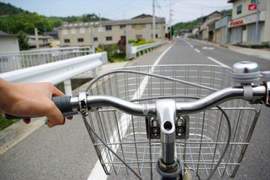 《可惡想舔》日本單車癡漢向陌生女子表示我想要... 《可惡想舔》日本單車癡漢向陌生女子表示我想要...