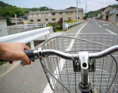 《可惡想舔》日本單車癡漢向陌生女子表示我想要... 《可惡想舔》日本單車癡漢向陌生女子表示我想要...