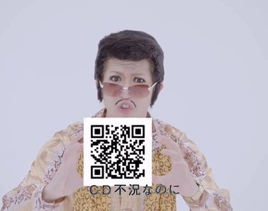 金爆大方送歌吐槽《CD業界的慘況》爽的只有AKB48而已啦…… 金爆大方送歌吐槽《CD業界的慘況》爽的只有AKB48而已啦……