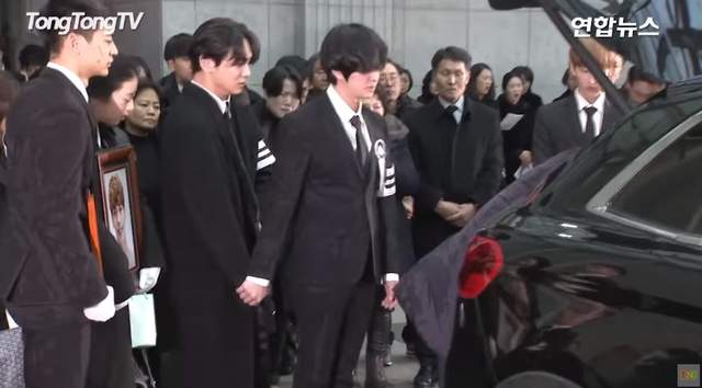 真的要把你送到另一個世界了...《鐘鉉今早舉行出殯儀式》SHINee團員擔任喪主
